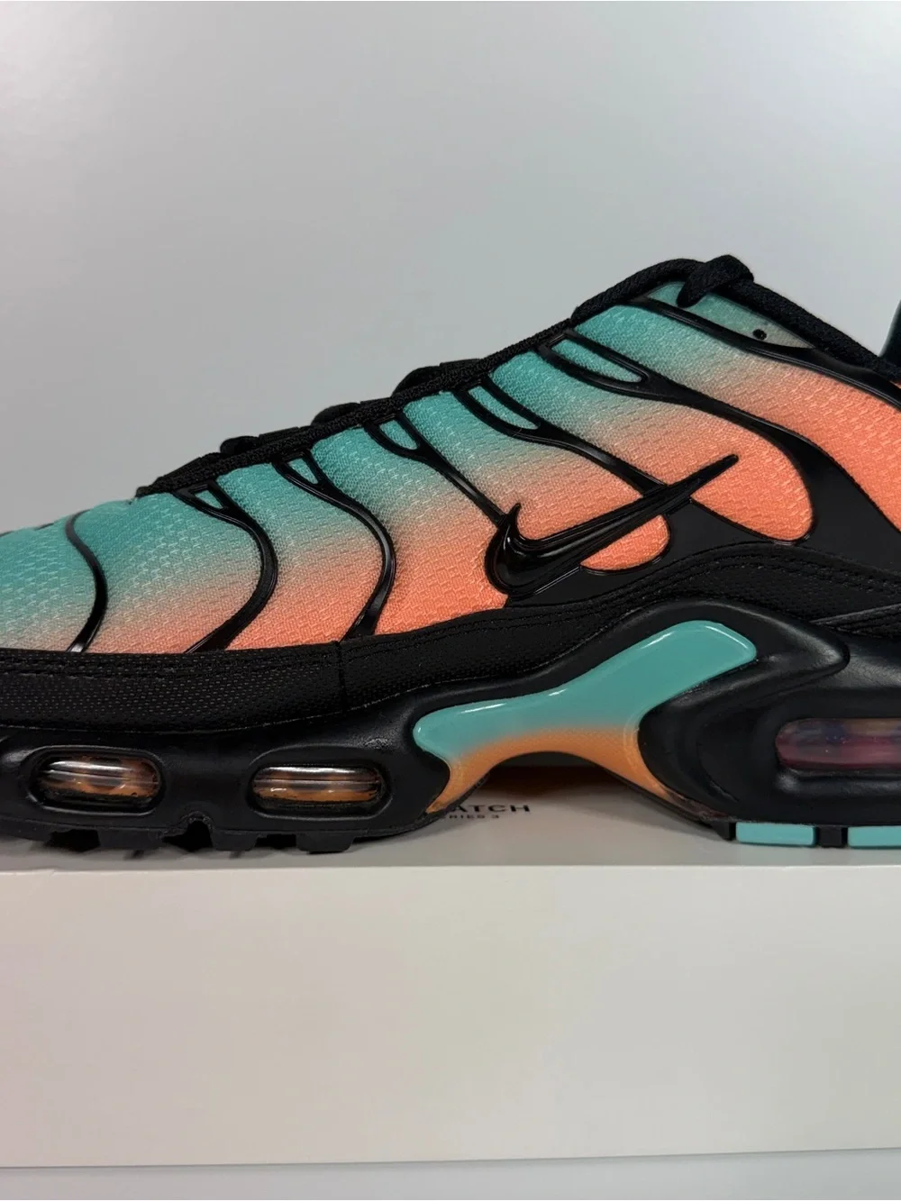 AIR MAX PLUS SOUTH BEACH AURORA GREEN ORANGE PULSE MENS SHOES SIZE 9.5 BLACK NEW